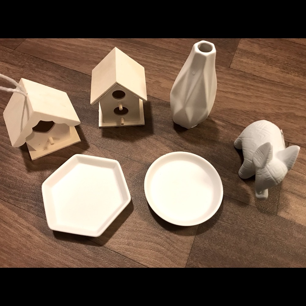 Paintable craft supplies